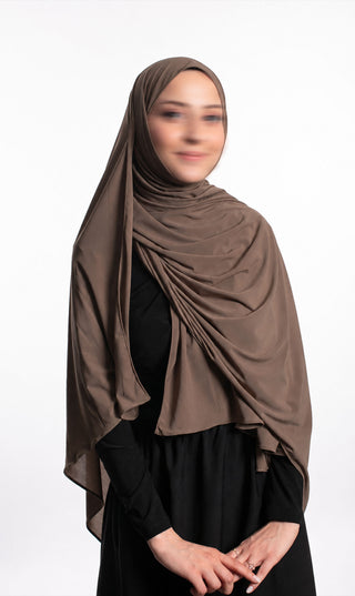Prem. jersey sjaal, langwerpig, donker taupe bruin, drapering over hoofd en nek.