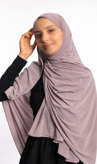 Prem. jersey sjaal, langwerpig, licht mauve, drapeert zacht langs het gezicht.