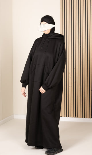 Zwarte lange hoodie met capuchon en wijde, lange mouwen