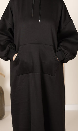Zwarte lange hoodie met capuchon en kangoeroezak, wijde mouwen