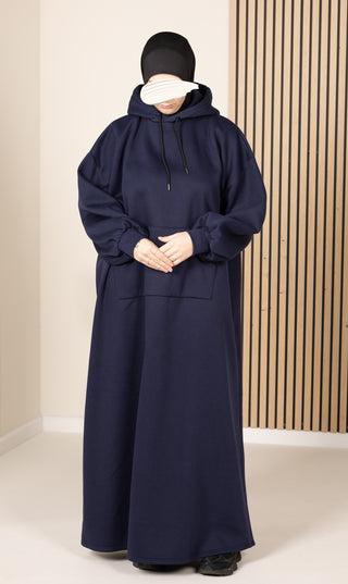 Donkerblauwe lange hoodie met capuchon en trekkoord, kangoeroezak vooraan.