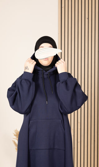 Donkerblauwe lange hoodie met capuchon, trekkoord en kangoeroezak, lange mouwen.
