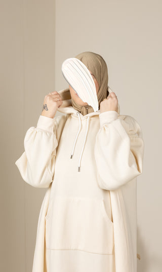Lange beige hoodie met capuchon en koord, draagbaar als oversize jurk, lange mouwen