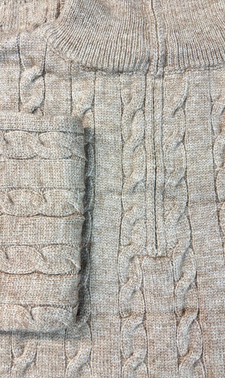 Gebreide lange sweaterjurk met kabel- en ribstructuur, licht crèmekleurig