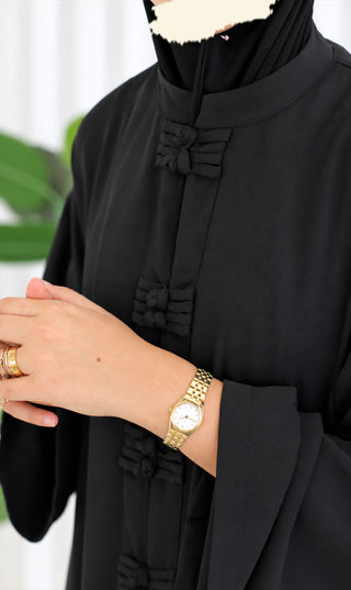 Zwarte co-ord set: close-up kaftan met opgenaaide knopen en lange mouw.