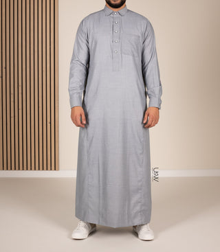 Chino Saudi Qamis- Lichtgrijs