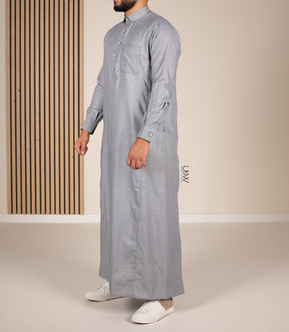 Chino Saudi Qamis- Lichtgrijs