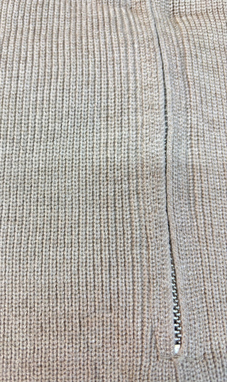 Lange gebreide sweaterjurk met verticale naad en ritsdetail, lichtbeige